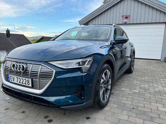 WAUZZZGEXKB011045 2019 AUDI E-TRON-2