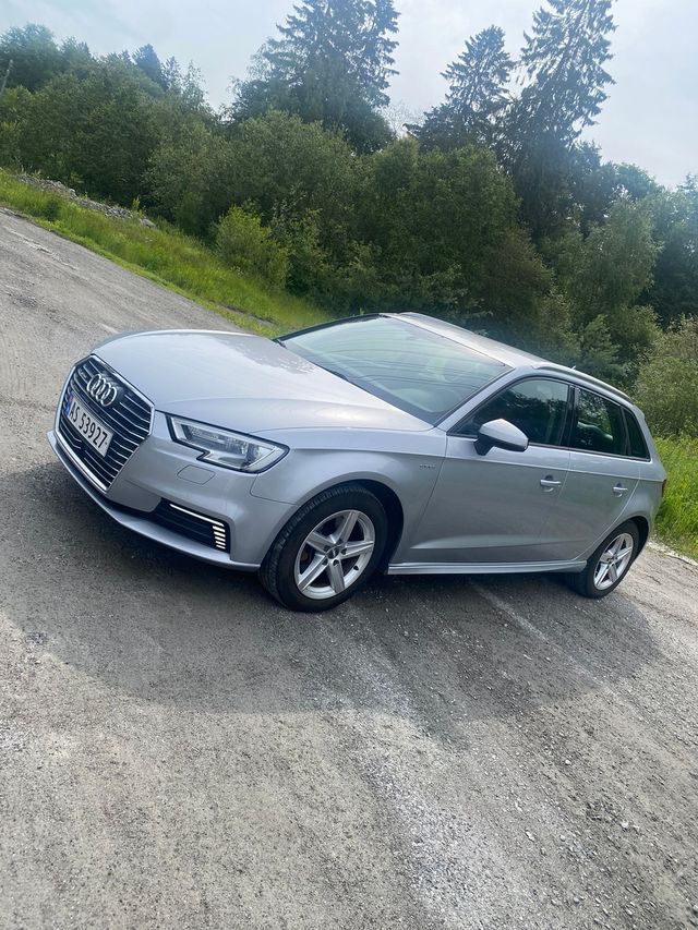 WAUZZZ8V3JA001184 2018 AUDI A3-1