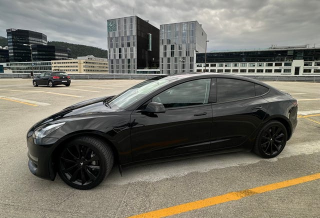 5YJ3E7EB3KF239693 2019 TESLA MODEL 3-1
