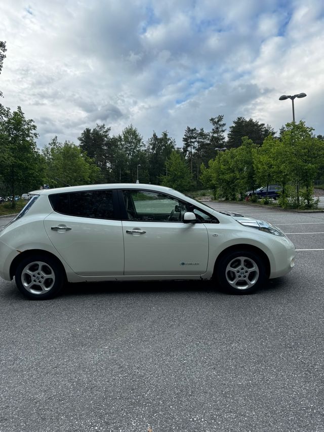 2012 NISSAN LEAF - 10