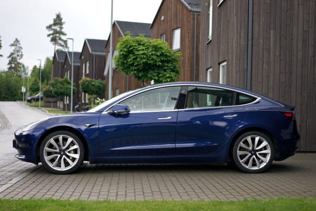5YJ3E7EB7KF220340 2019 TESLA MODEL 3-0