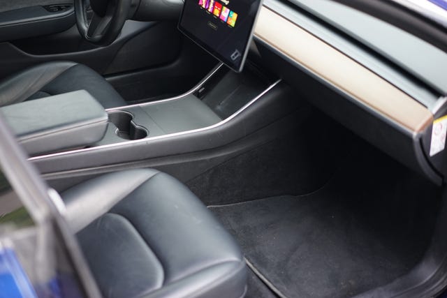 5YJ3E7EB7KF220340 2019 TESLA MODEL 3-4