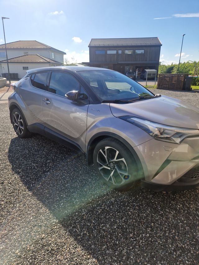 NMTKZ3BX90R005476 2017 TOYOTA C-HR-1