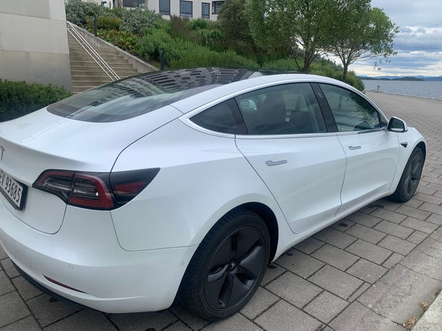 5YJ3E7EA5KF370972 2019 TESLA MODEL 3-4