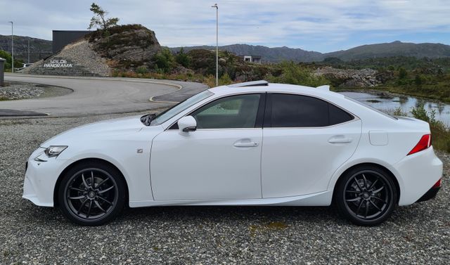 2015 LEXUS IS - 11