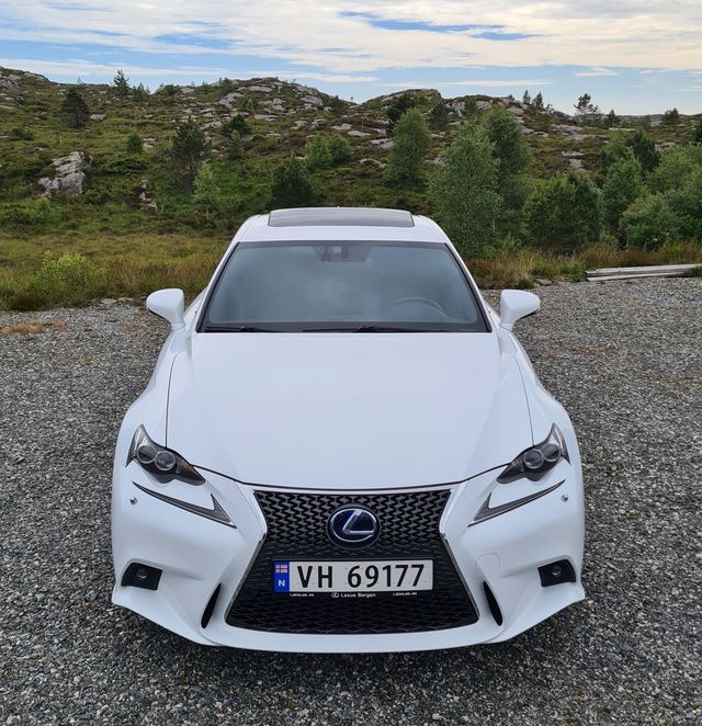 2015 LEXUS IS - 14