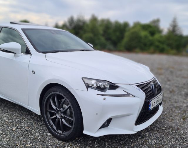 2015 LEXUS IS - 15