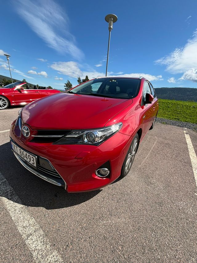 2013 TOYOTA AURIS - 1