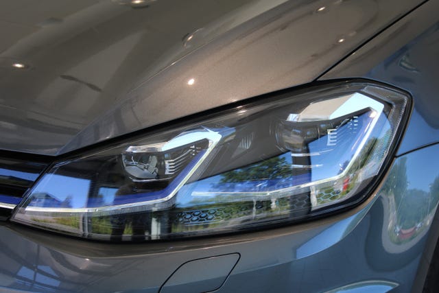 WVWZZZAUZJW911151 2018 VOLKSWAGEN GOLF-2