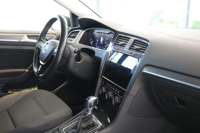2018 VOLKSWAGEN GOLF - 33