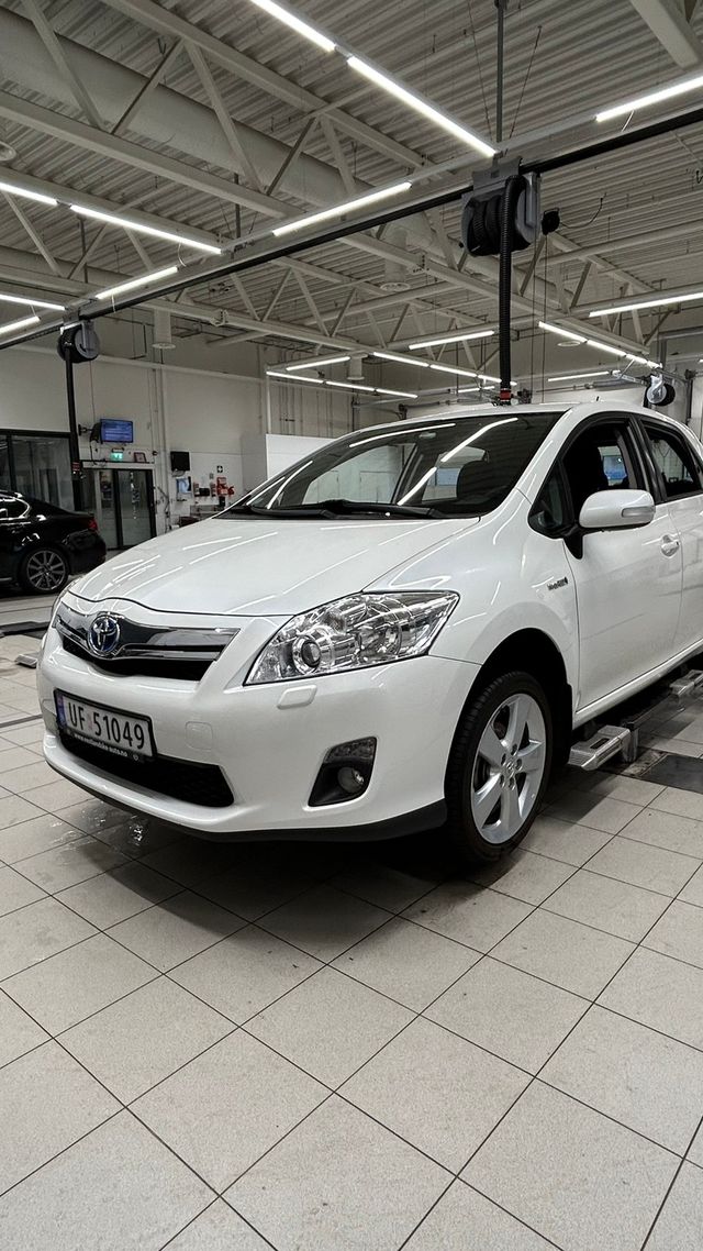 2011 TOYOTA AURIS - 1