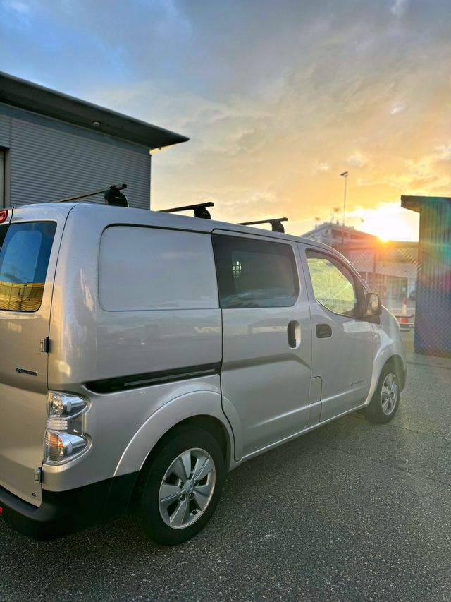 VSKYAAME0U0505222 2016 NISSAN E-NV200-2