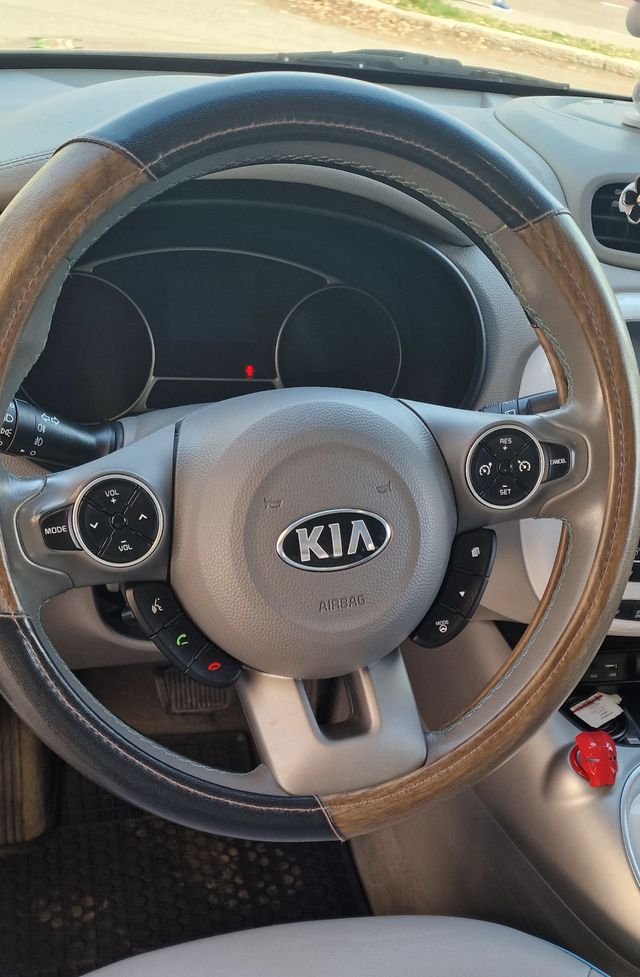 2016 KIA SOUL - 17