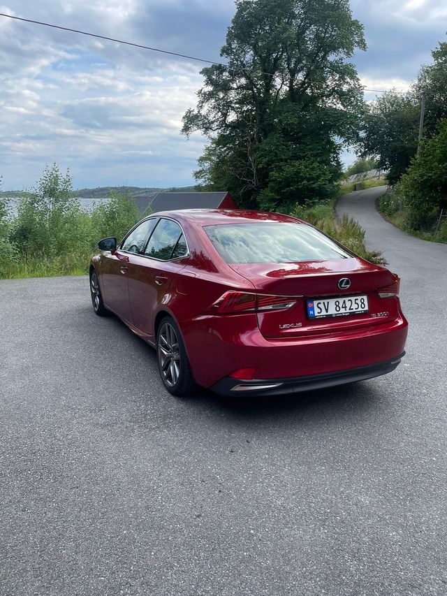 2017 LEXUS IS - 6