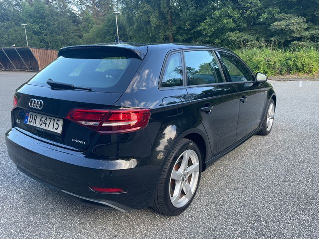 WAUZZZ8V8JA018577 2018 AUDI A3-4