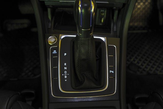 2018 VOLKSWAGEN GOLF - 18
