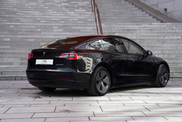 5YJ3E7EB1KF383274 2019 TESLA MODEL 3-4