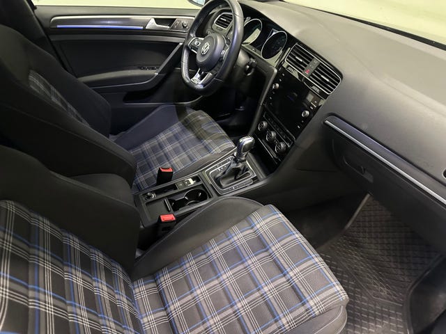 2018 VOLKSWAGEN GOLF - 30