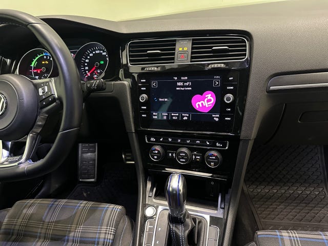 2018 VOLKSWAGEN GOLF - 28