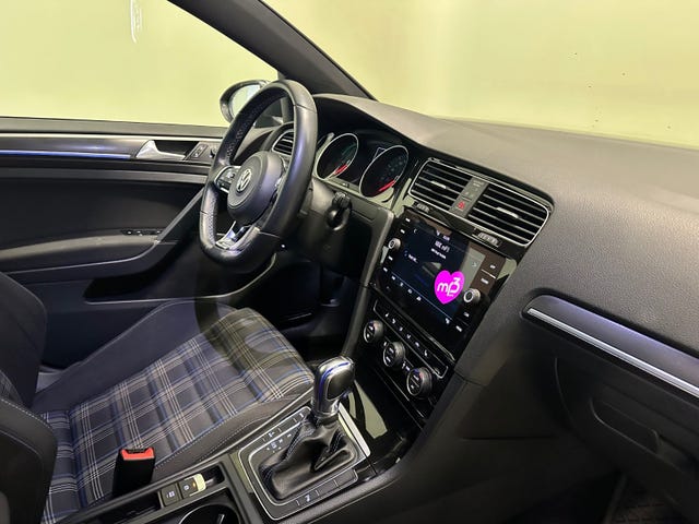 2018 VOLKSWAGEN GOLF - 32