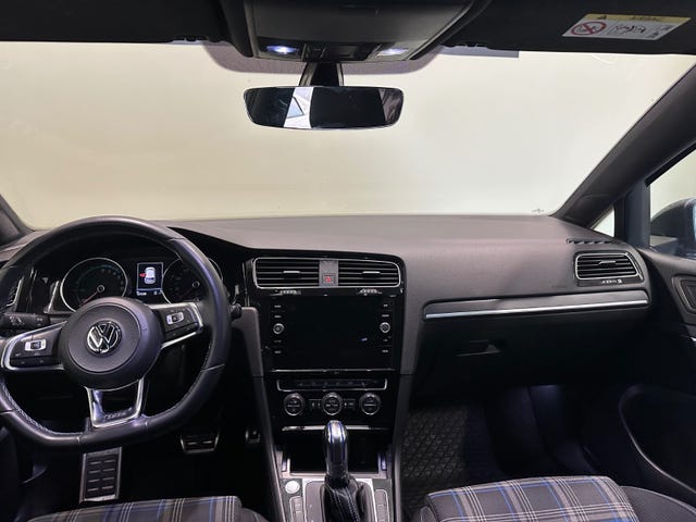 2018 VOLKSWAGEN GOLF - 23
