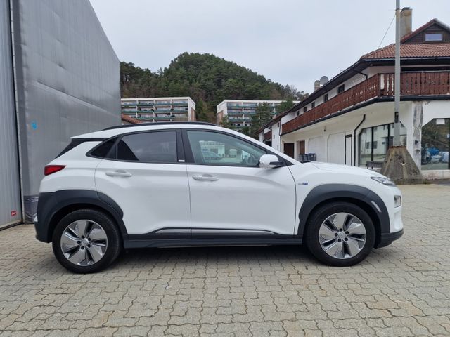 TMAK381GFLJ002357 2021 HYUNDAI KONA-4