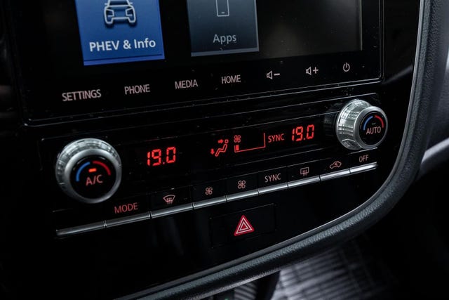 2020 MITSUBISHI OUTLANDER - 24