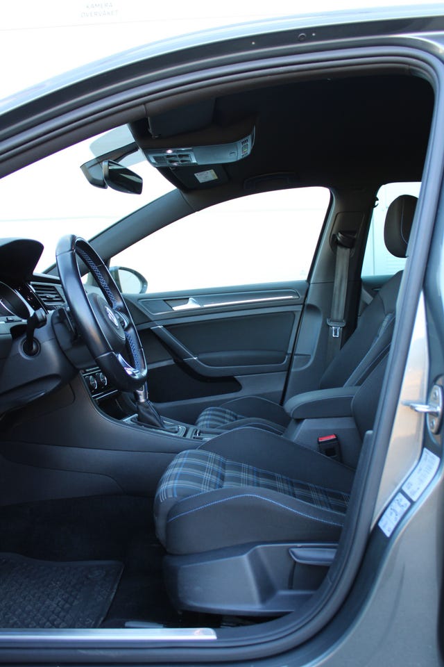 2018 VOLKSWAGEN GOLF - 18