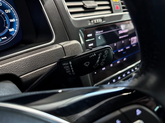 2019 VOLKSWAGEN GOLF - 30