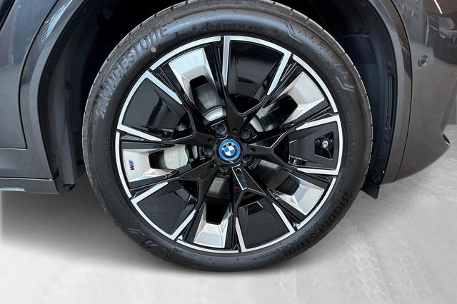 2023 BMW IX3 - 18