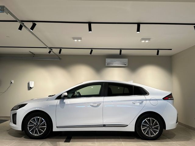 KMHC851JFMU078281 2021 HYUNDAI IONIQ-1