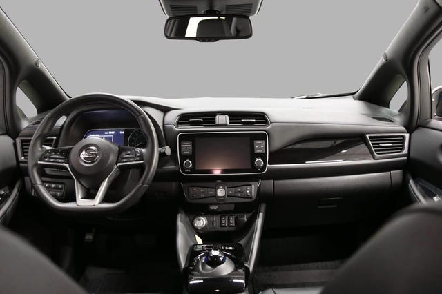 2022 NISSAN LEAF - 10