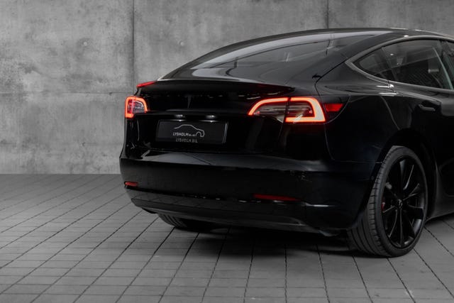 5YJ3E7EB8KF220699 2019 TESLA MODEL 3-5