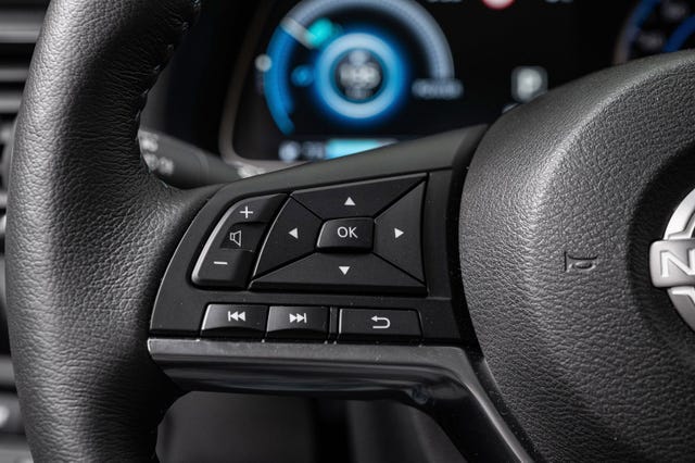 2022 NISSAN LEAF - 12