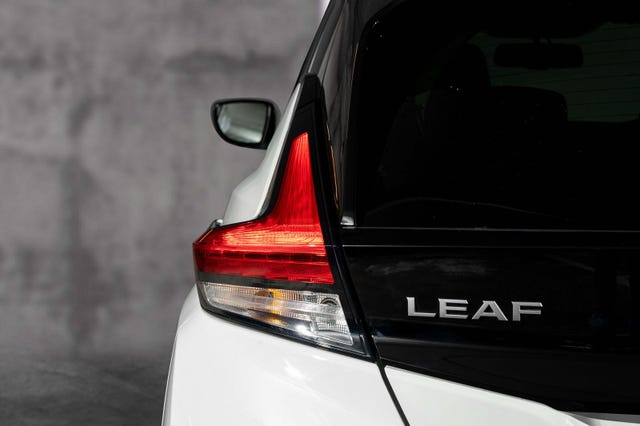 2022 NISSAN LEAF - 8