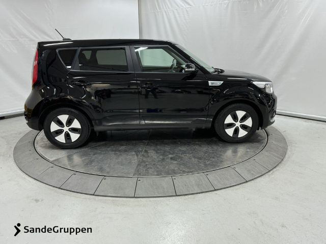 KNAJX81EFK7038858 2019 KIA SOUL-5