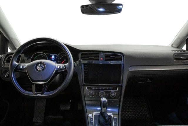 2019 VOLKSWAGEN GOLF - 32