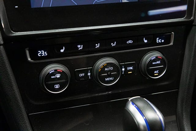 2019 VOLKSWAGEN GOLF - 18