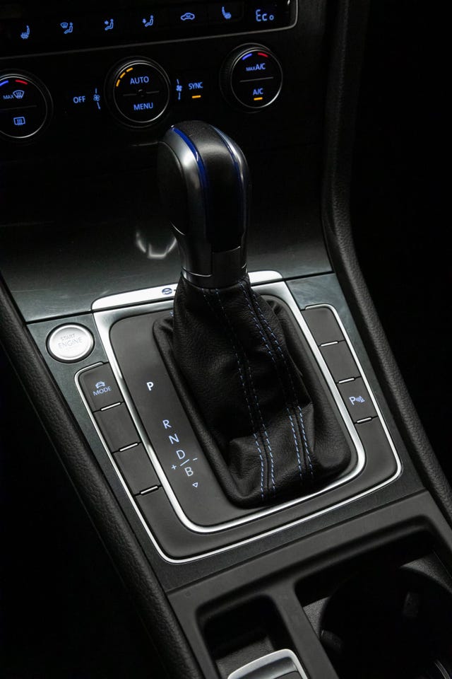 2019 VOLKSWAGEN GOLF - 10