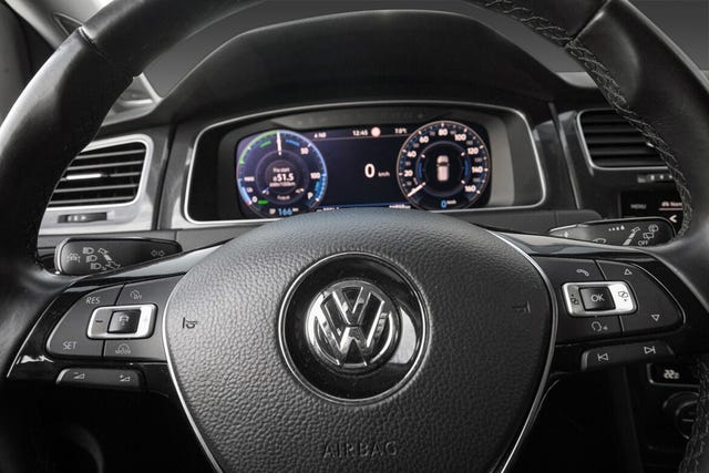 2018 VOLKSWAGEN GOLF - 18