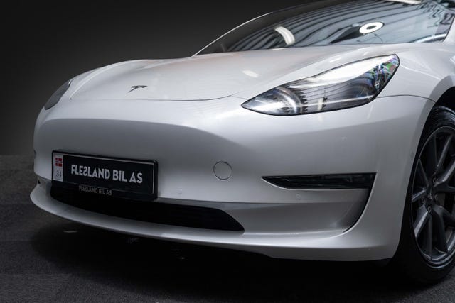 5YJ3E7EB2MF833081 2021 TESLA MODEL 3-2