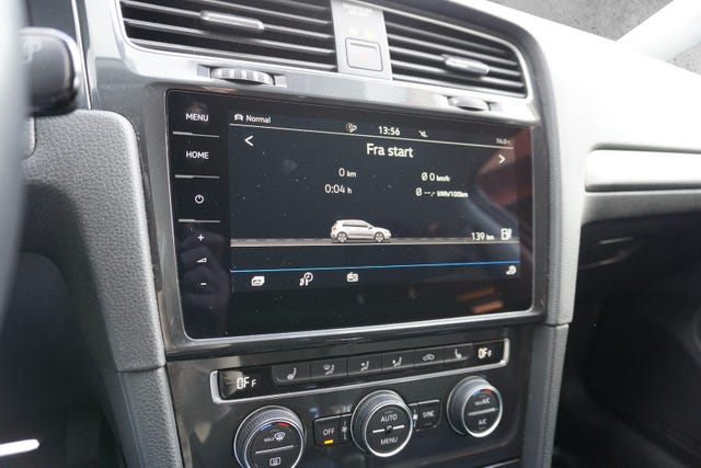 2019 VOLKSWAGEN GOLF - 24