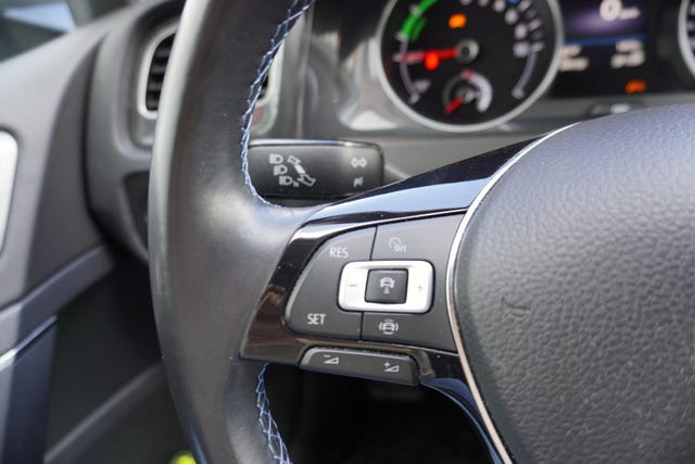 2019 VOLKSWAGEN GOLF - 19