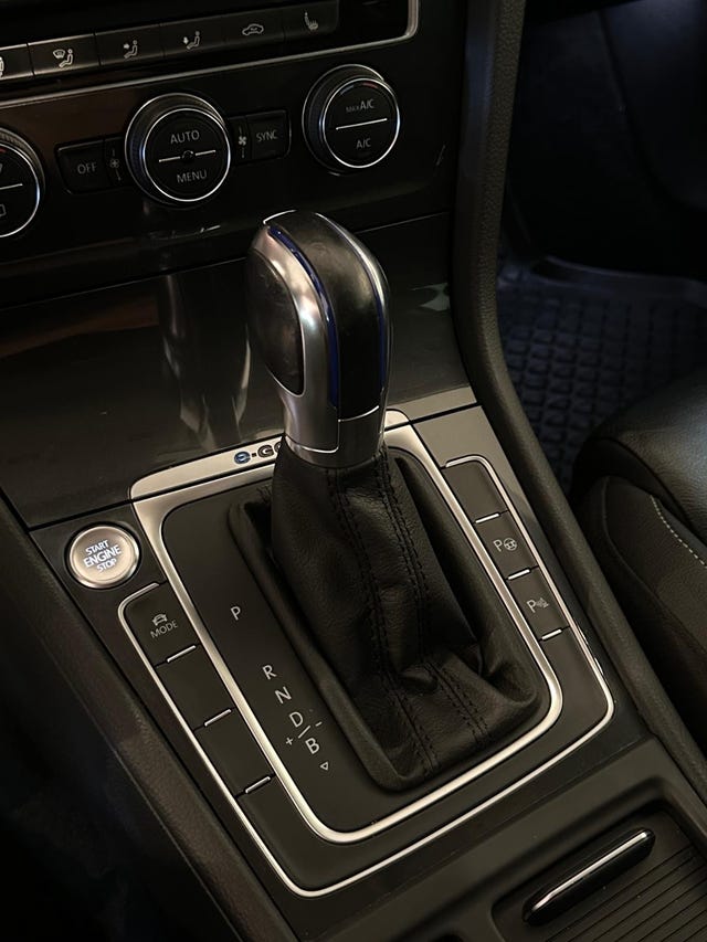 2019 VOLKSWAGEN GOLF - 25