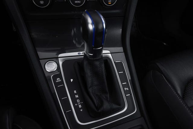 2019 VOLKSWAGEN GOLF - 25