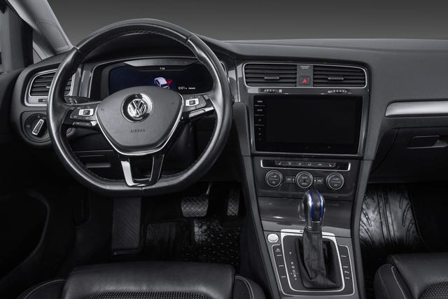 2019 VOLKSWAGEN GOLF - 30