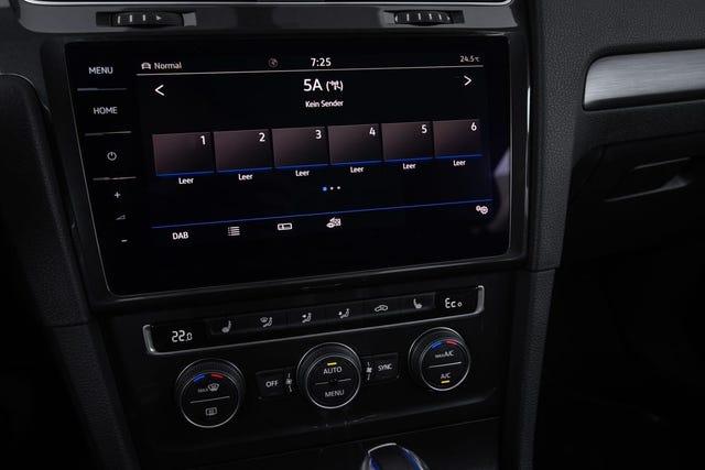 2019 VOLKSWAGEN GOLF - 24