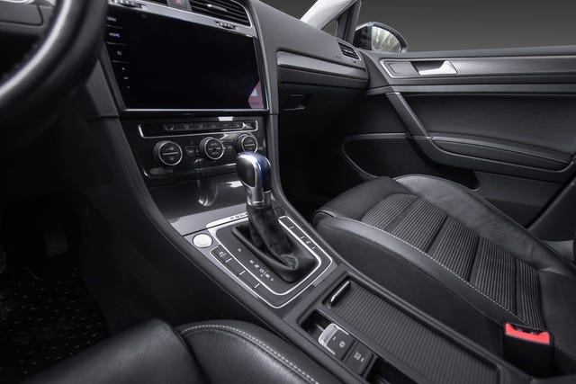 2019 VOLKSWAGEN GOLF - 17