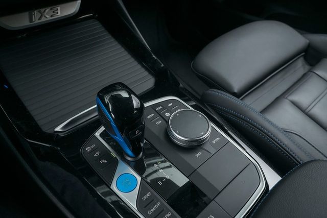 2022 BMW IX3 - 19