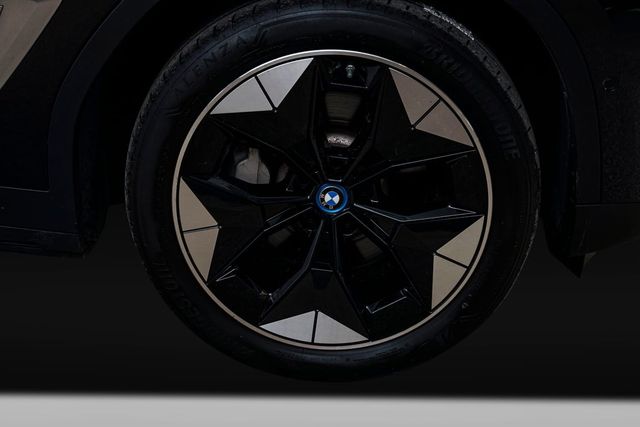 2021 BMW IX3 - 27